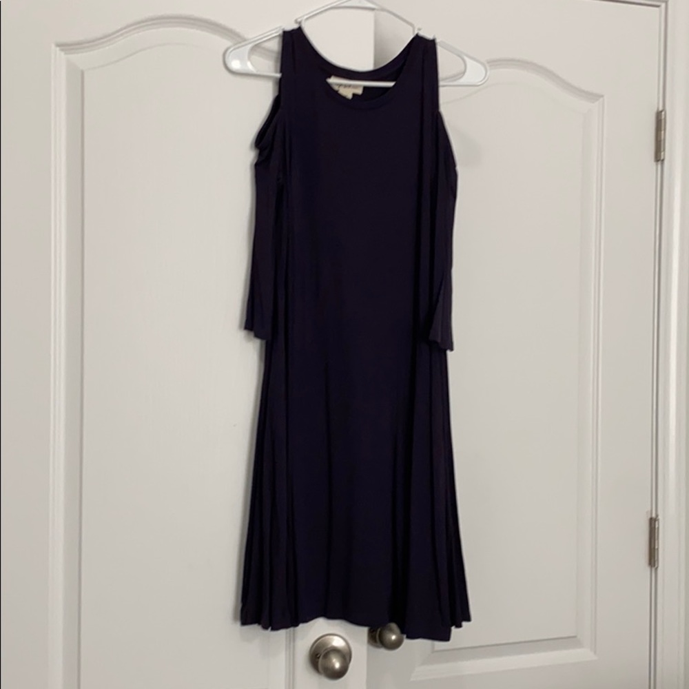 Dress with exposed shoulders
